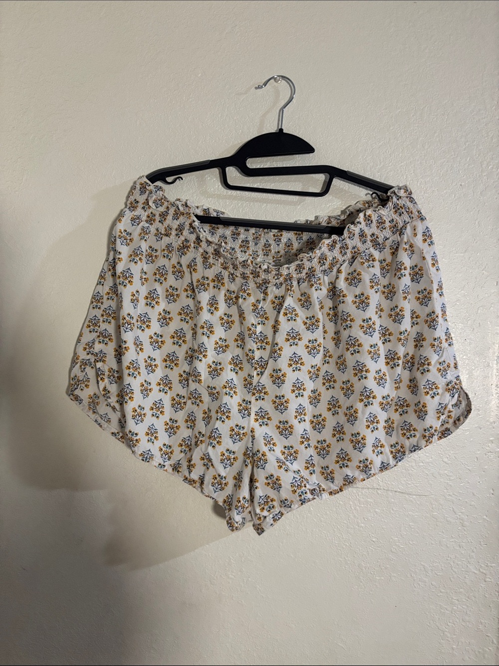 Old Navy White Floral Elastic-Waist Casual Shorts
